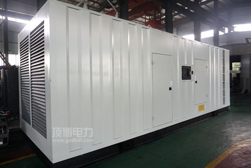 一台500kW低噪聲柴油發電機組正常供電時突然不發電原因